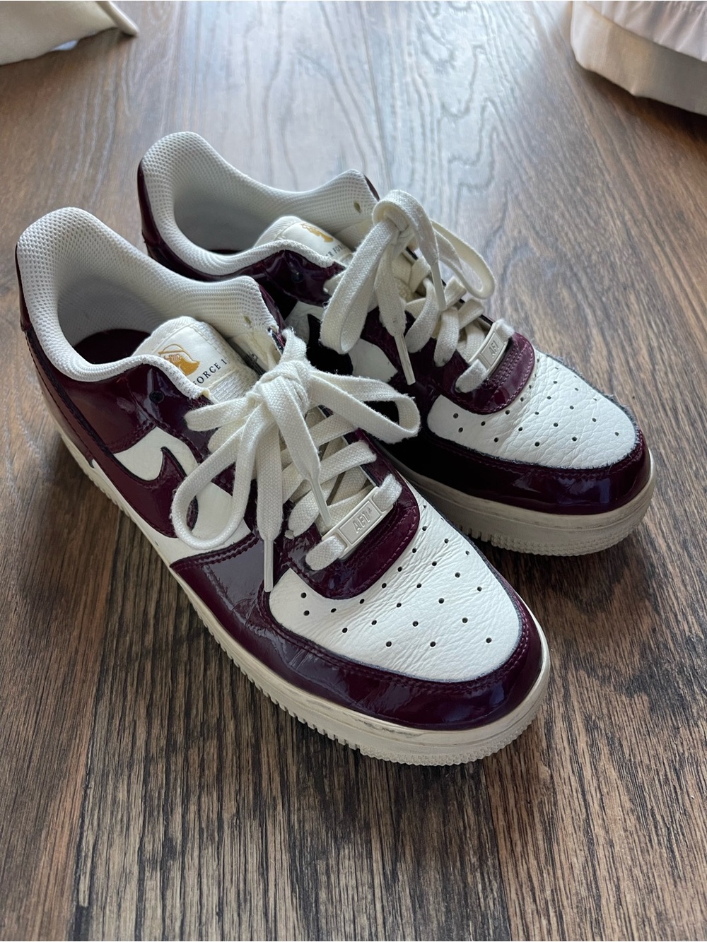 Nike Low-Top Sneakers White & Burgundy Patent